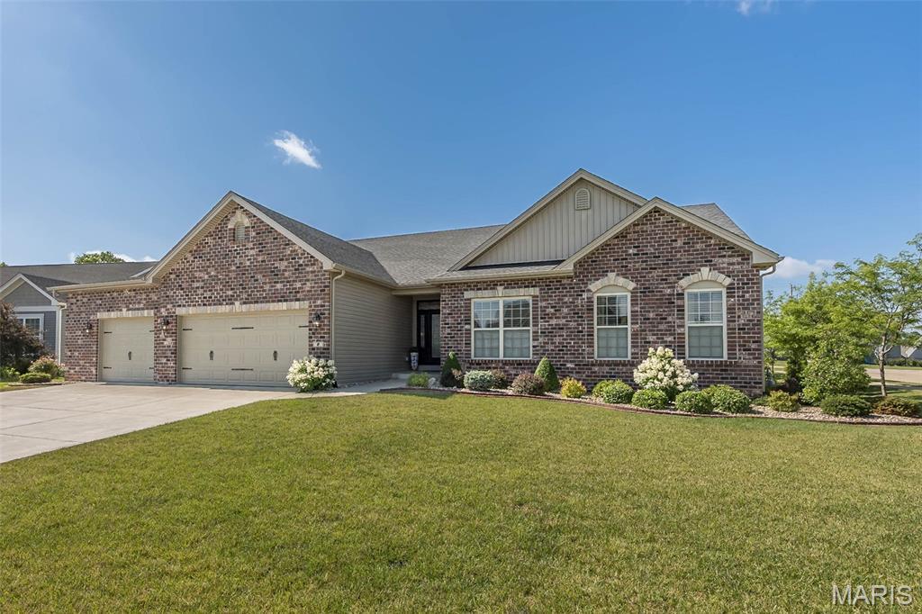 Property Photo:  2 Wyndemere Court  MO 63367 