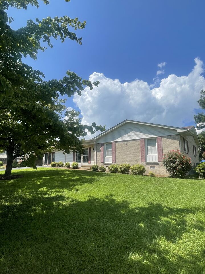 1710 Deer Hollow Dr  Lawrenceburg TN 38464 photo