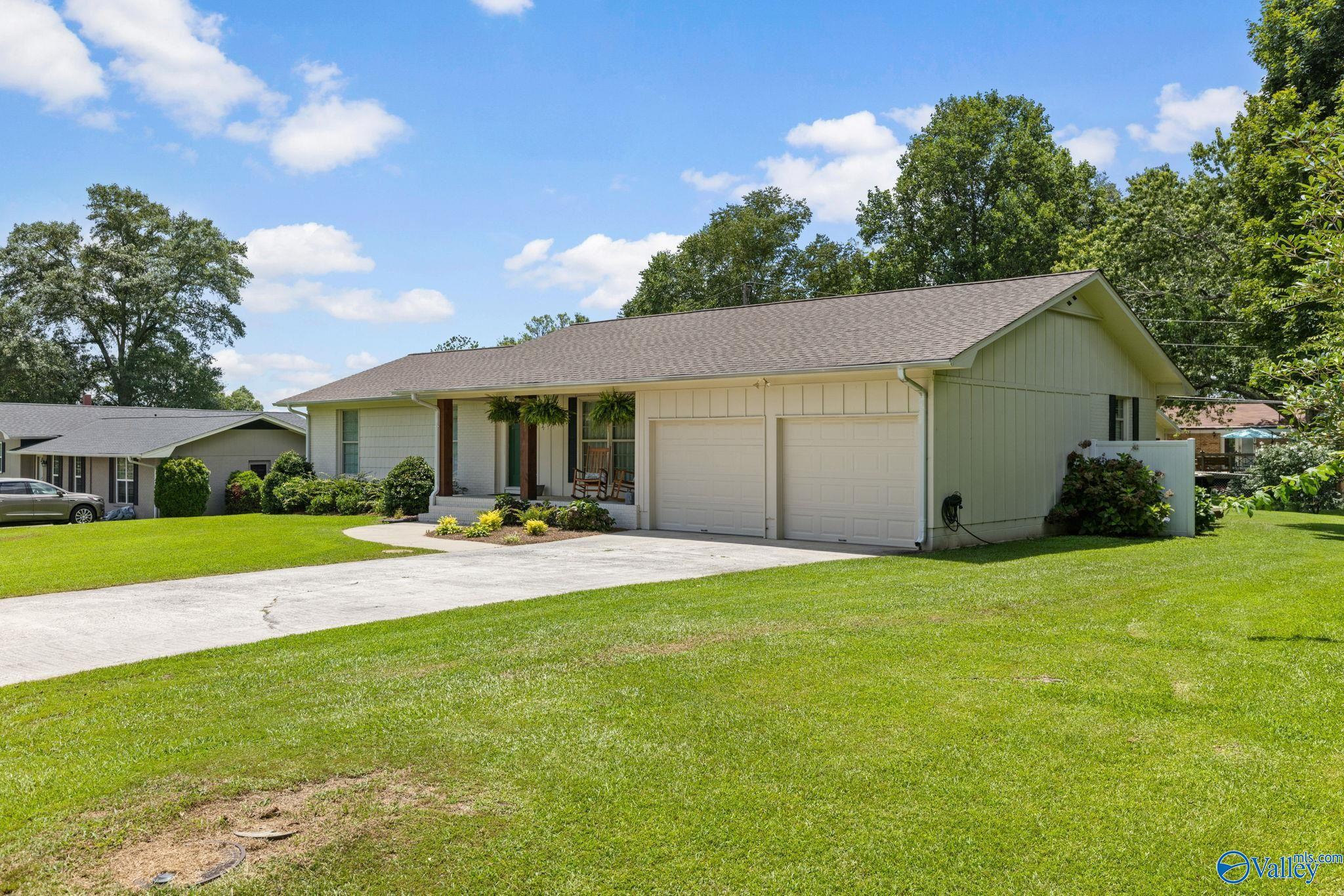 Property Photo: 1422 NE Longbrook Drive AL 35055