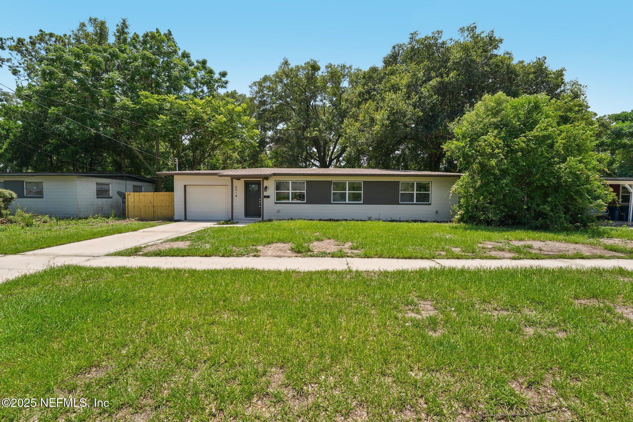 Property Photo:  6918 Greenholly Drive  FL 32277 
