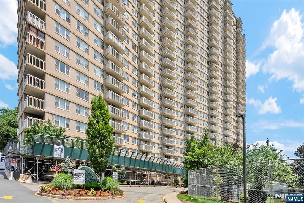Property Photo:  555 North Avenue 23G  NJ 07024 