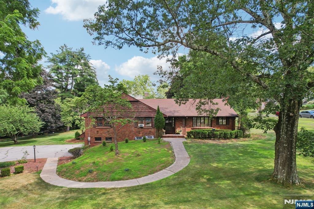Property Photo:  775 Colonial Road  NJ 07417 