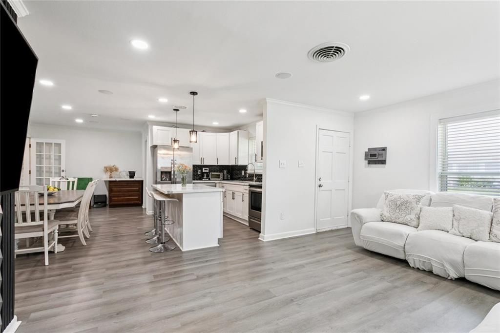 Property Photo:  7000 Ithaca Street  LA 70003 