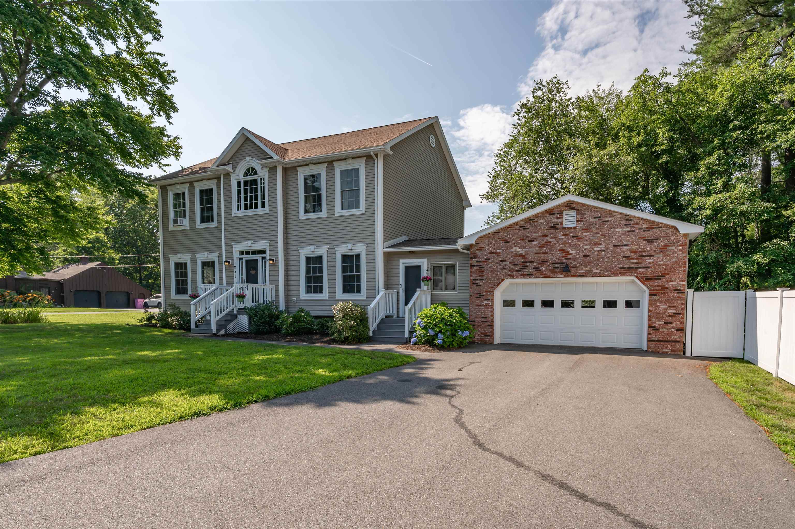 Property Photo:  35 Colonial Drive  NH 03079 