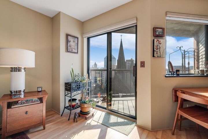 Property Photo:  78 10th Street E 1002  MN 55101 