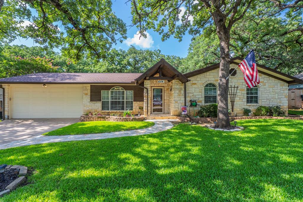 Property Photo: 604 Brookview Drive TX 76054