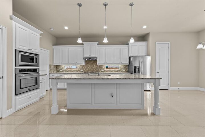 Property Photo: 7048 Fullerton Circle TX 75035