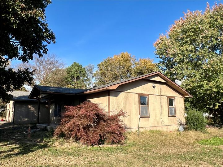 Property Photo:  748 Ed Moore Lane  AR 72704 