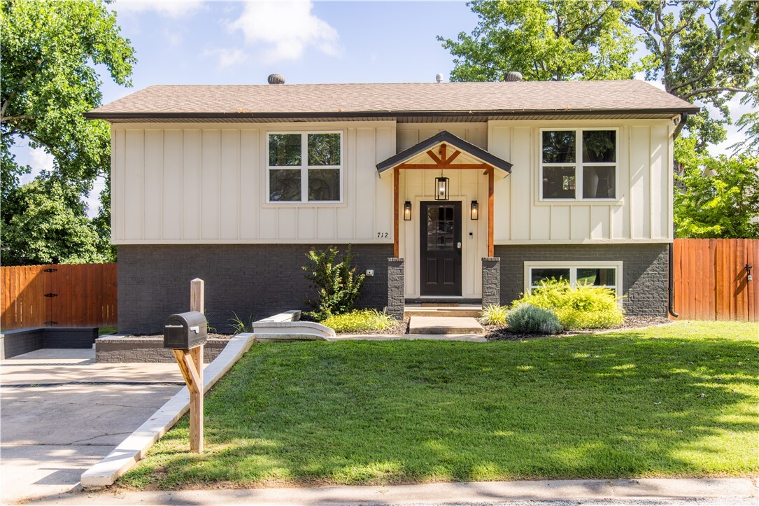 712 SW 3rd Street  Bentonville AR 72712 photo
