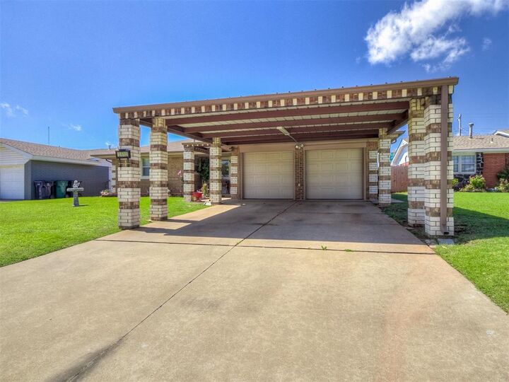 Property Photo:  2612 SW 71st Street  OK 73159 