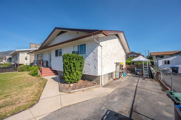Property Photo: 171 Huth Avenue BC V2A 2Z7