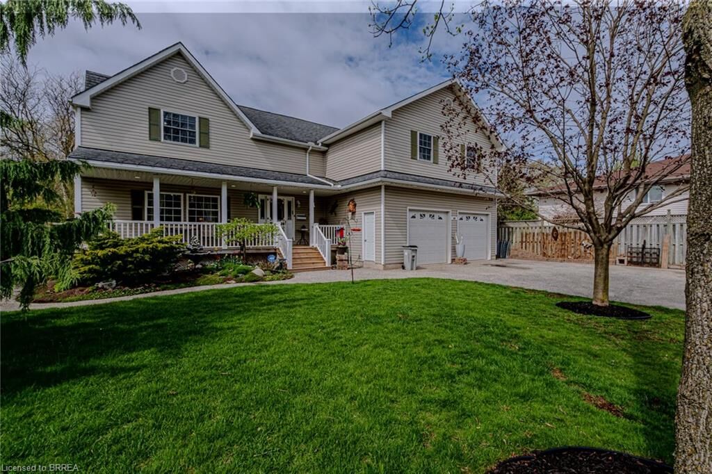 Photo de la propriété:  388 McKellar Street  ON N7G 2Y5