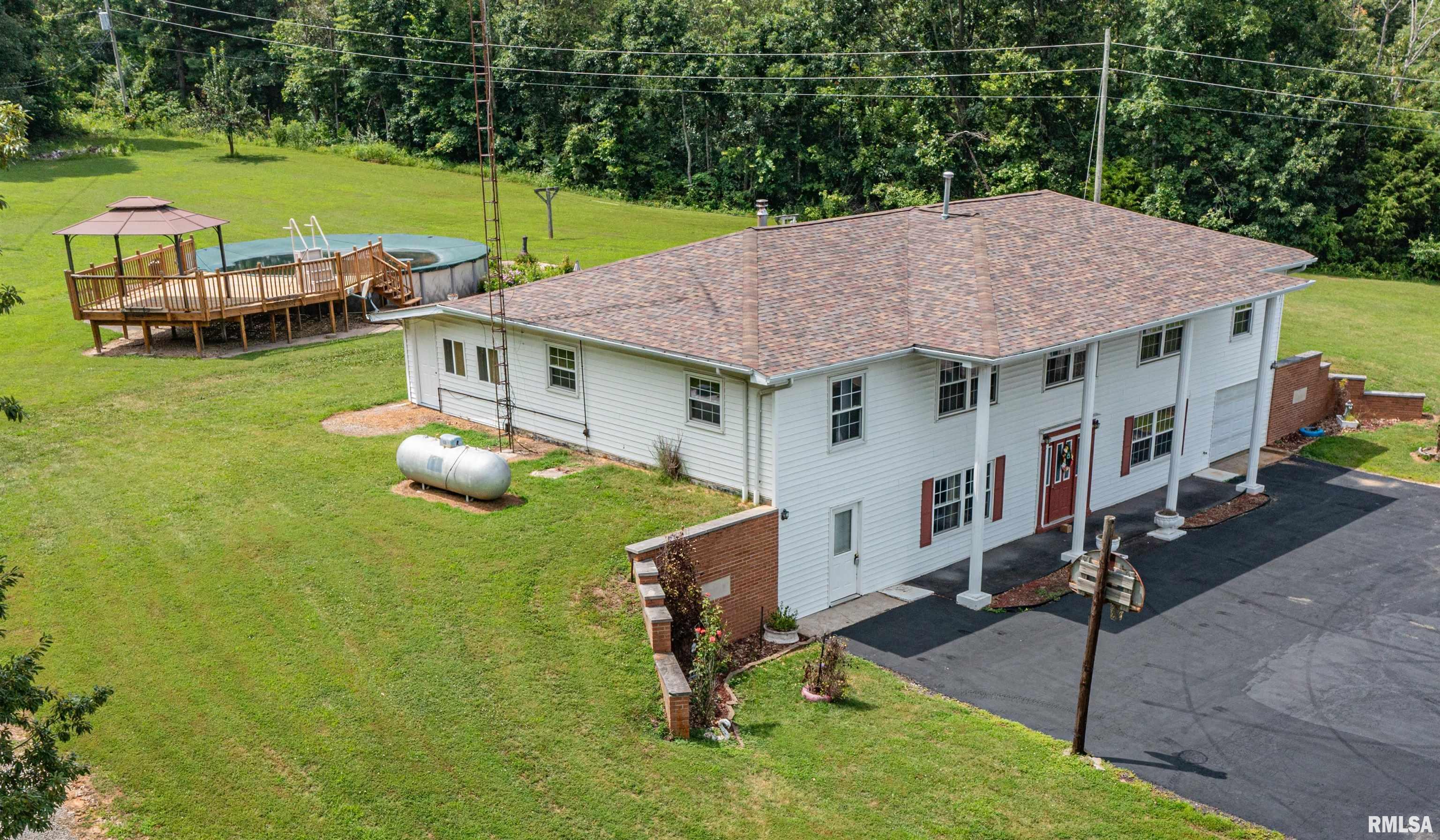 Property Photo: 19559 E E Il Hwy 15 Highway IL 62864