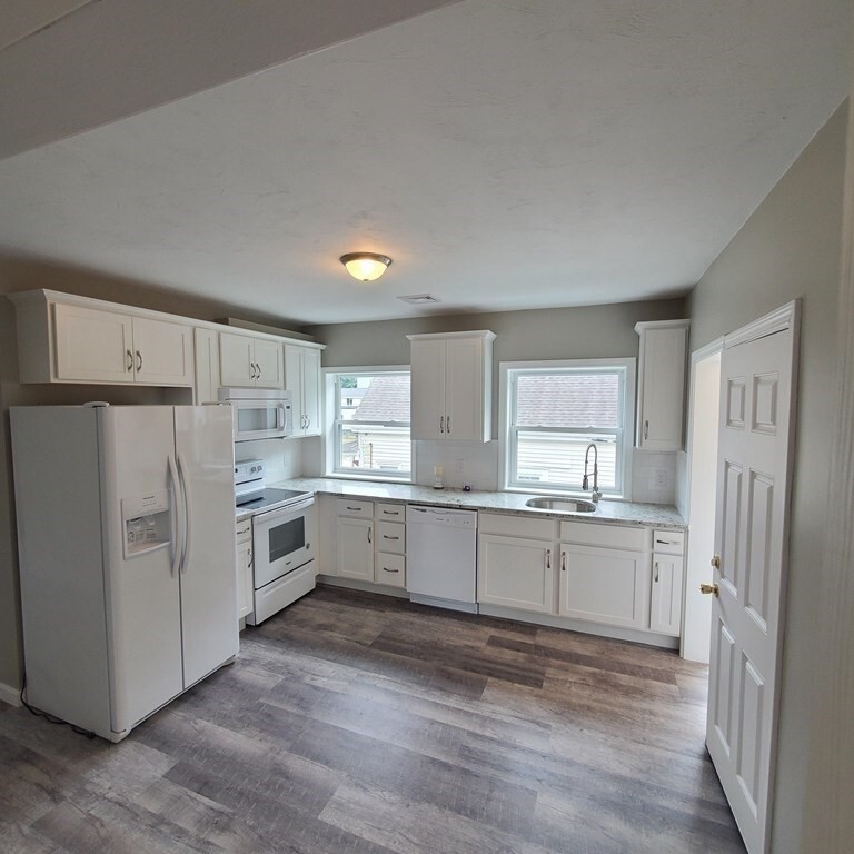 Property Photo:  55 S Leyden St 2  MA 02302 