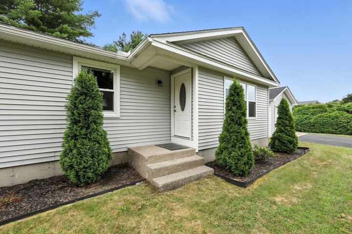 Property Photo: 6 Oakridge Cir MA 01027
