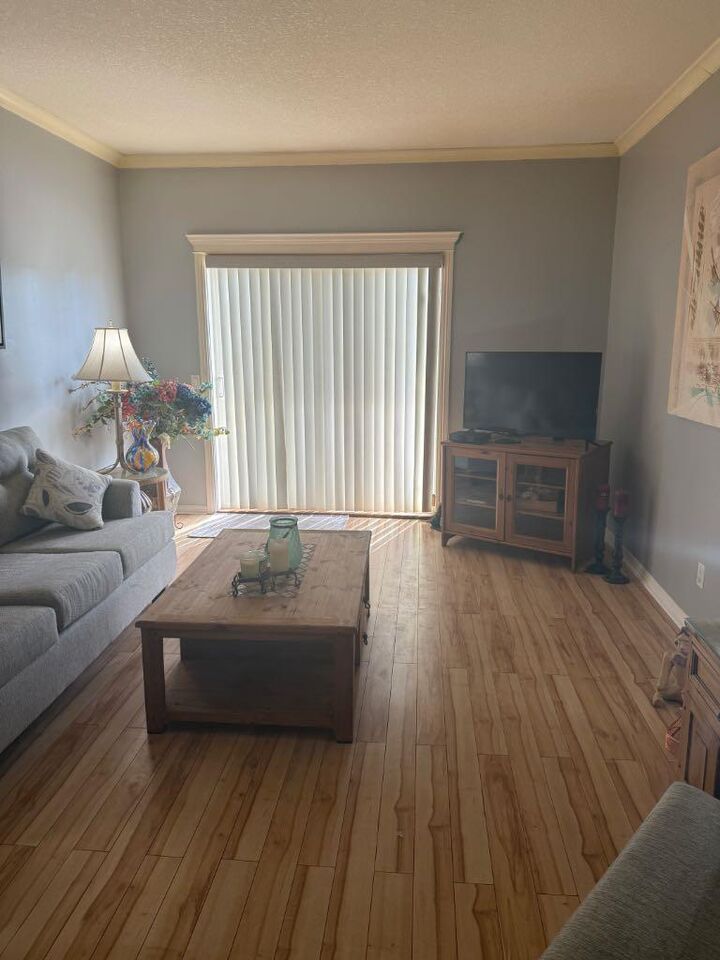 Property Photo:  7 Lineham Avenue 205  AB T1S 1Z2 