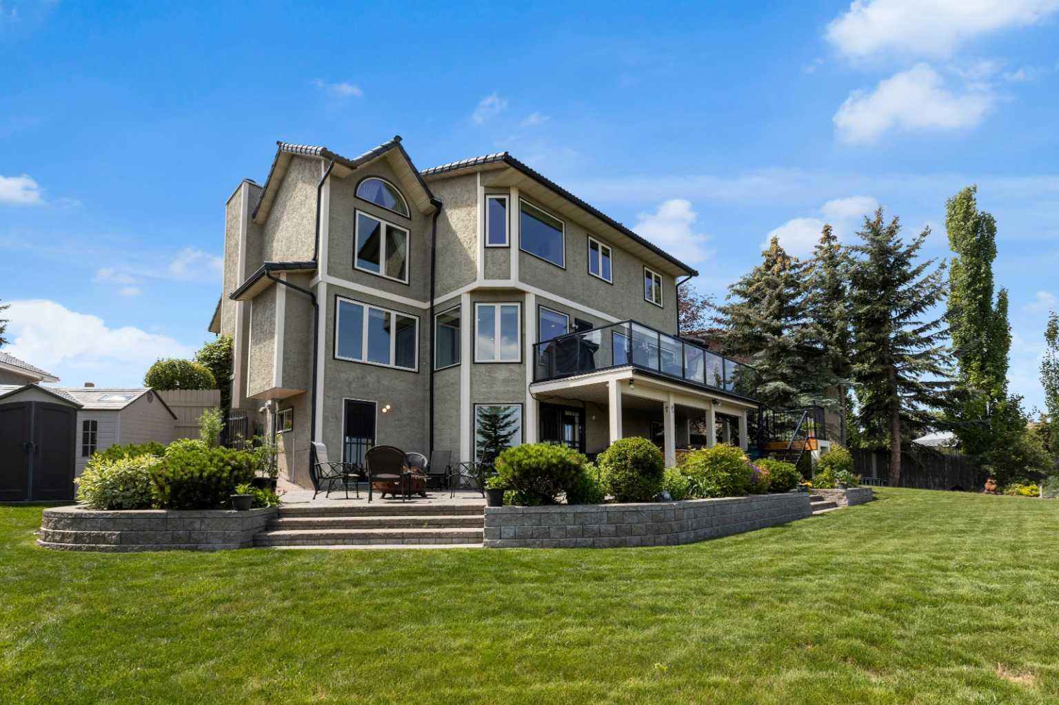 Photo de la propriété: 132 Edgeridge Place NW AB T3A 4P3