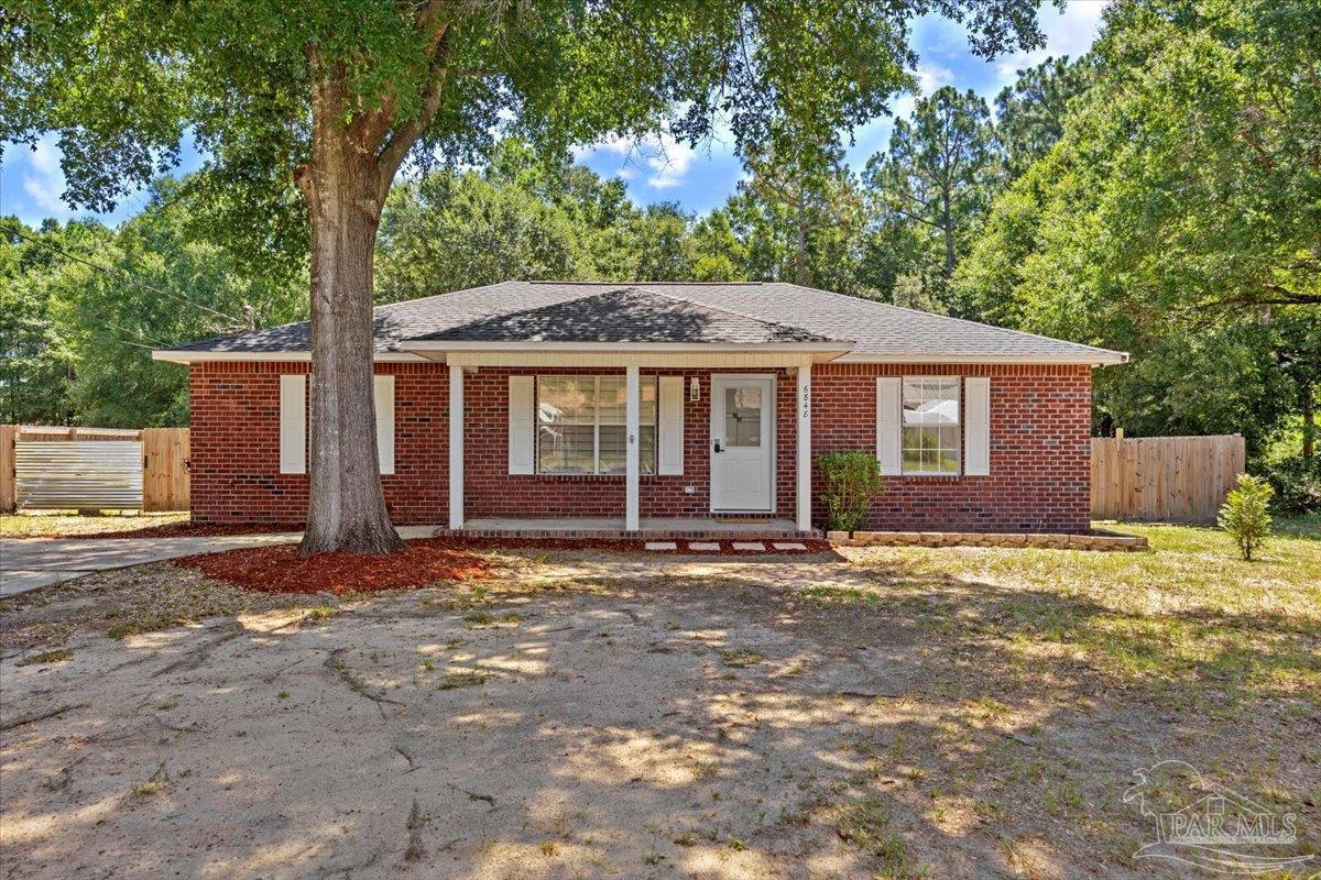 Property Photo: 6848 Fast Gun Ln FL 32570
