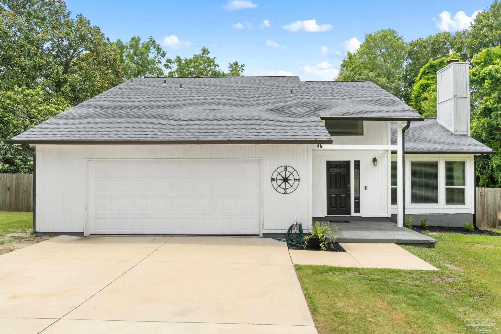 Property Photo: 5069 Guernsey Rd FL 32571