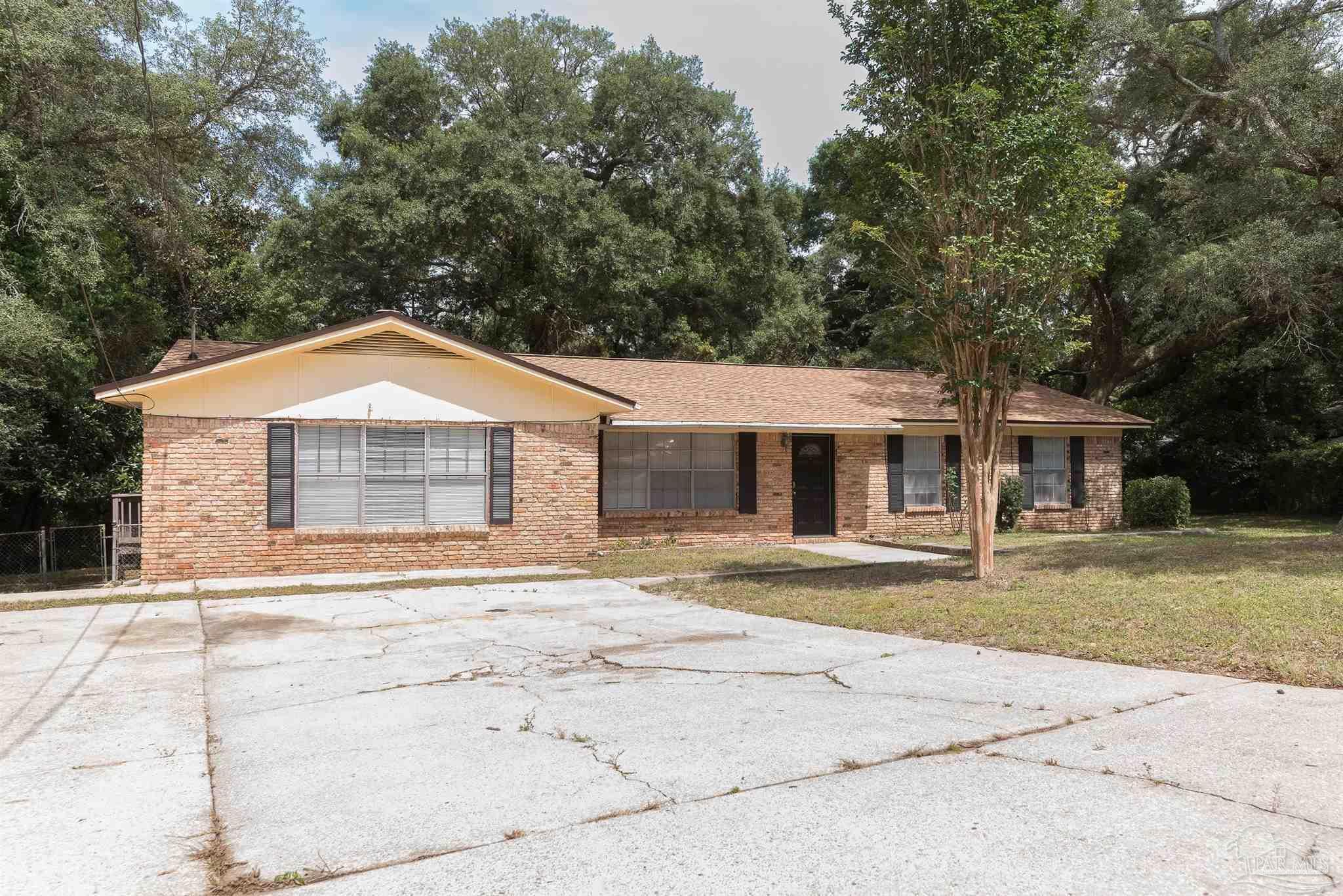 Property Photo: 4930 Rugby Ct FL 32504