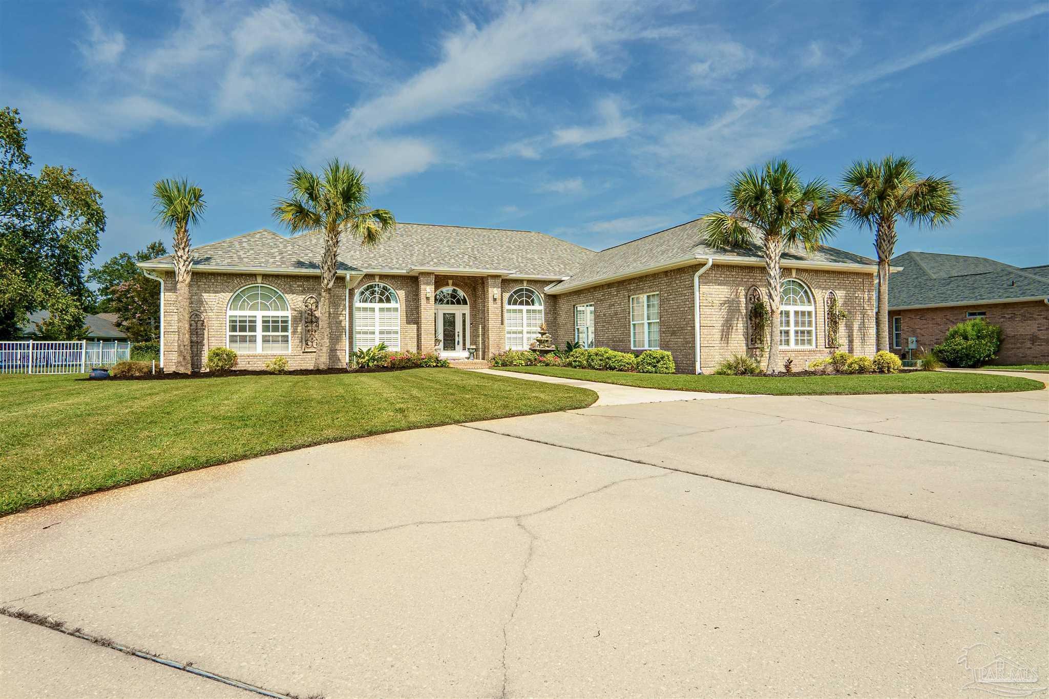 Property Photo: 5649 Sandstone Dr FL 32571