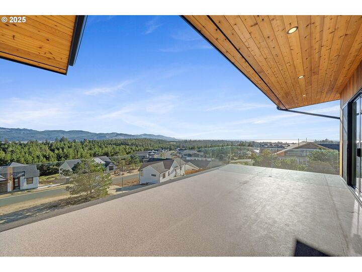 Property Photo:  456 Sea View Dr  OR 97130
