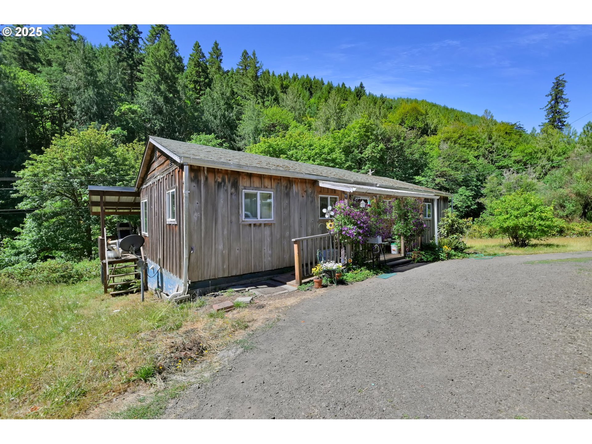 Property Photo: 700 Upper Smith River Rd OR 97435