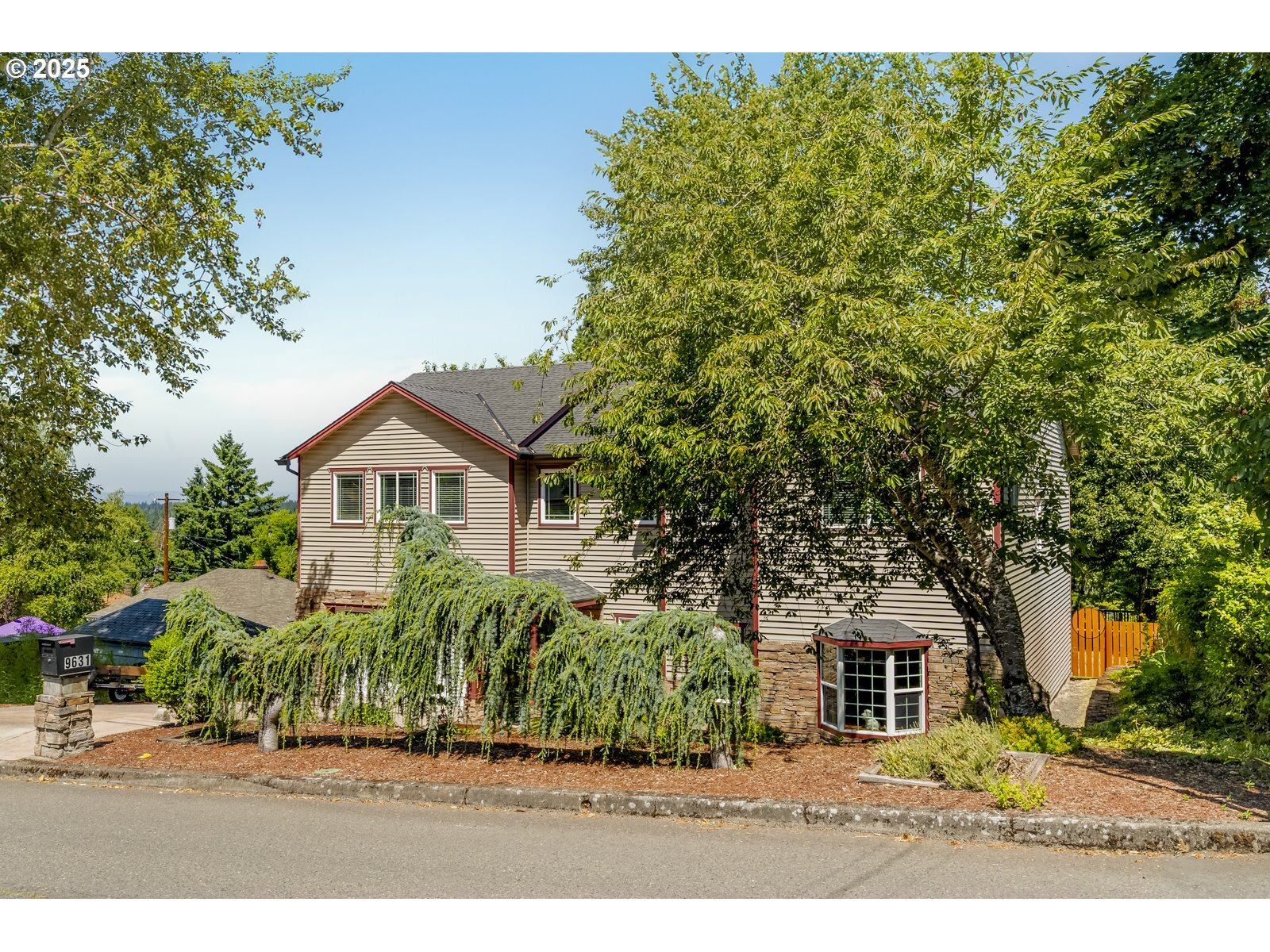 Property Photo: 9631 SE Clatsop St OR 97266