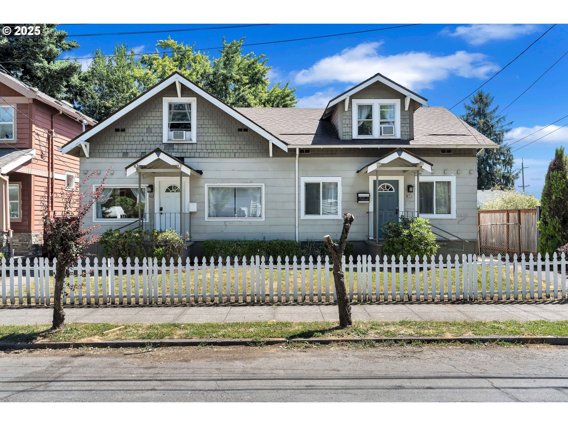 Property Photo:  402 SE 75th Ave  OR 97215 