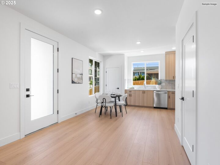 Property Photo: 1662 SE Umatilla St 4 OR 97202