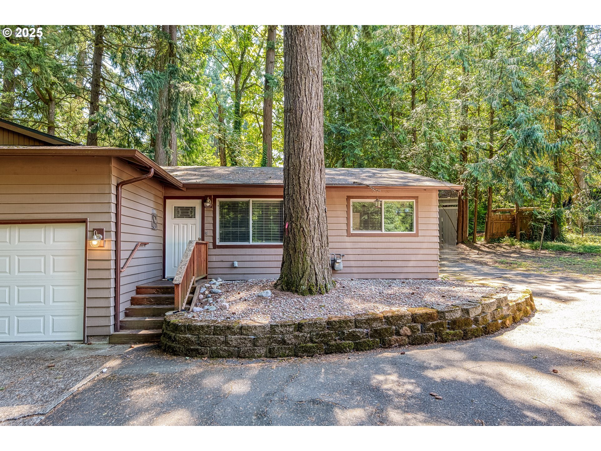 Property Photo:  4718 SW Miles Ct  OR 97219 
