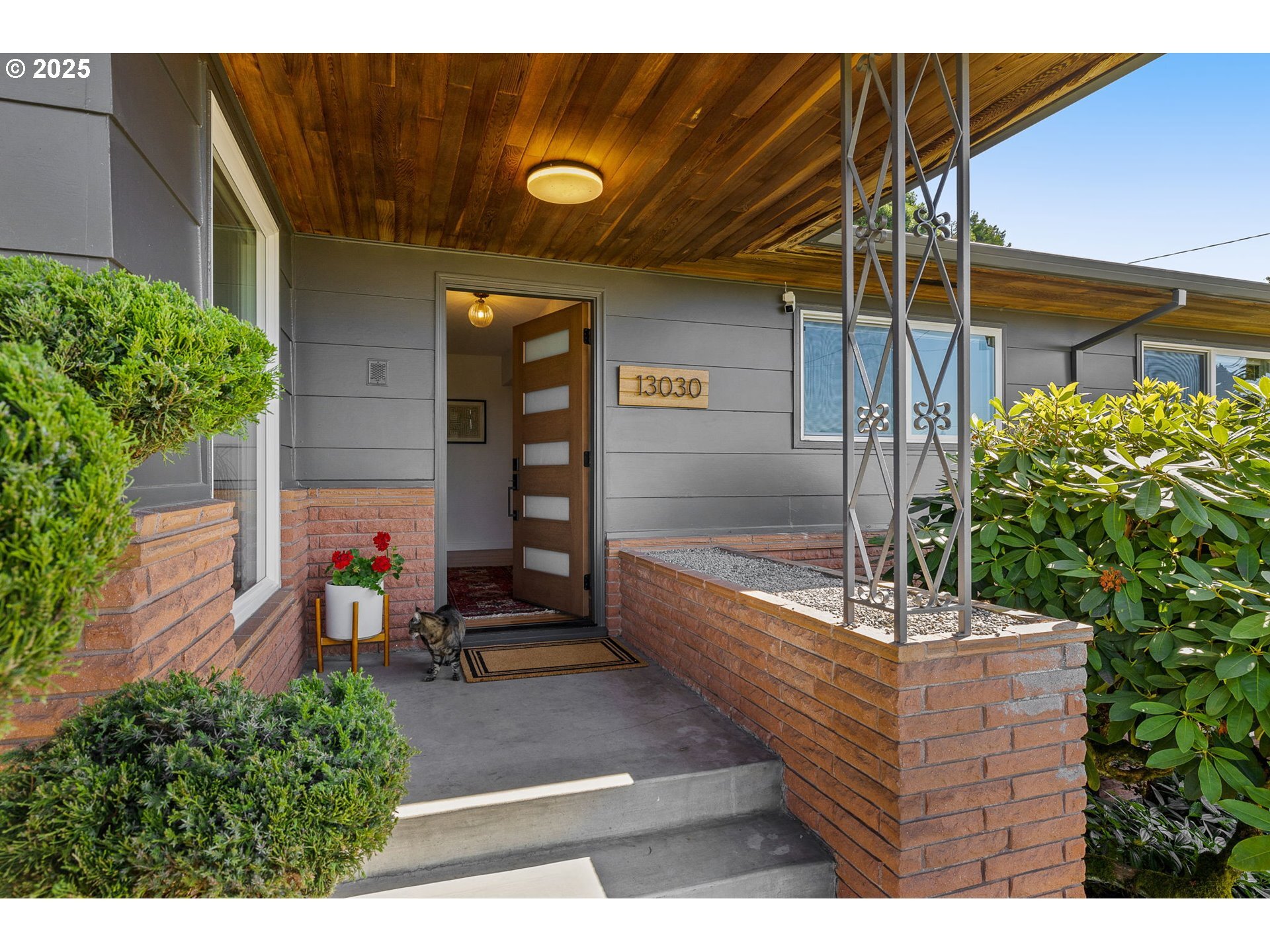 Property Photo: 13030 NE Rose Pkwy OR 97230