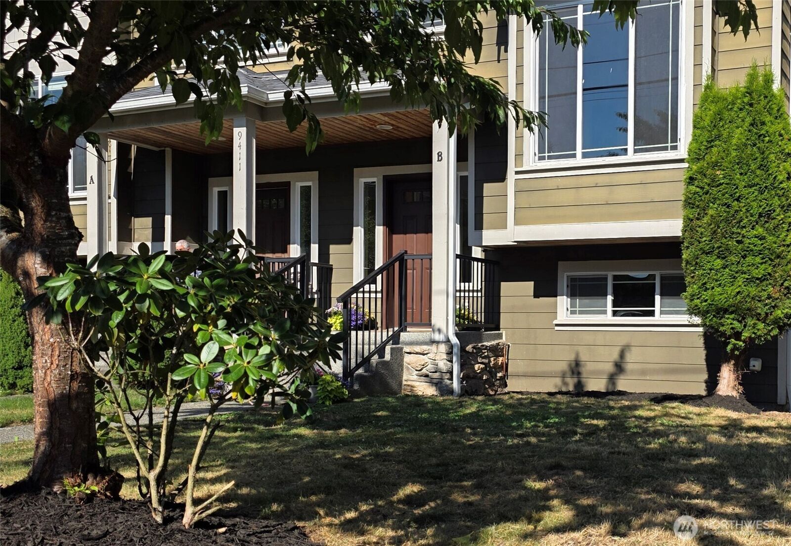 Property Photo: 9411 18th Avenue W B WA 98204