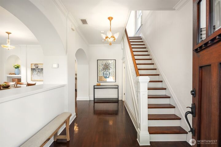 Property Photo:  1915 E John Street  WA 98112 