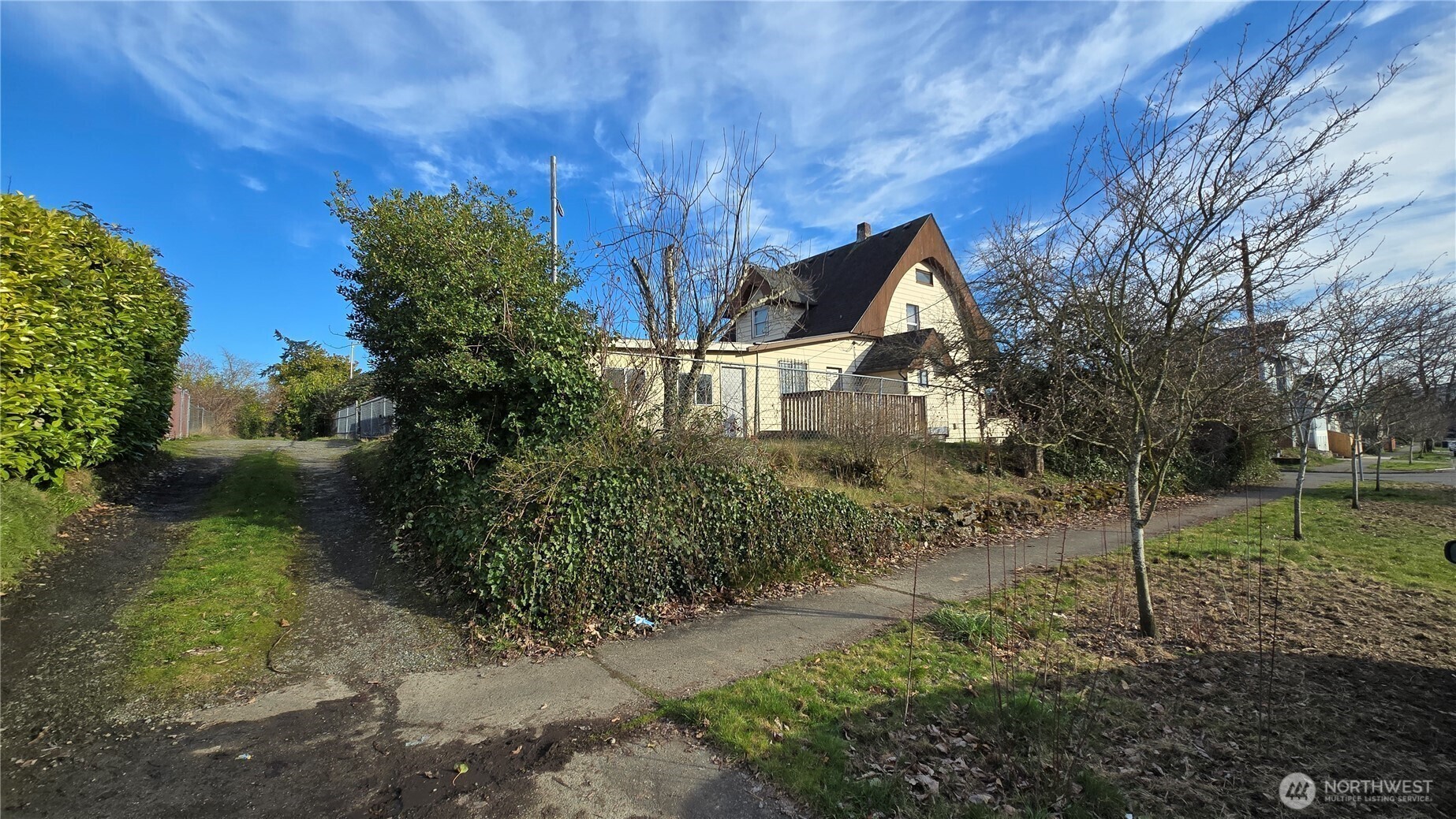 Property Photo:  3902 S Angel Place  WA 98118 