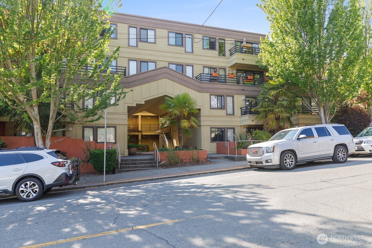 Property Photo: 3401 Wallingford Avenue N 402 WA 98103