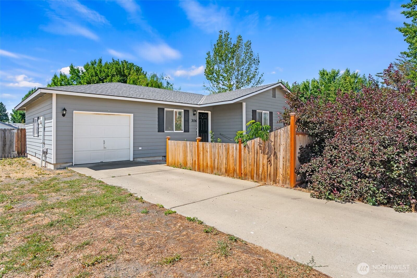 Property Photo:  306 W Ridgeview Lane  WA 98926 