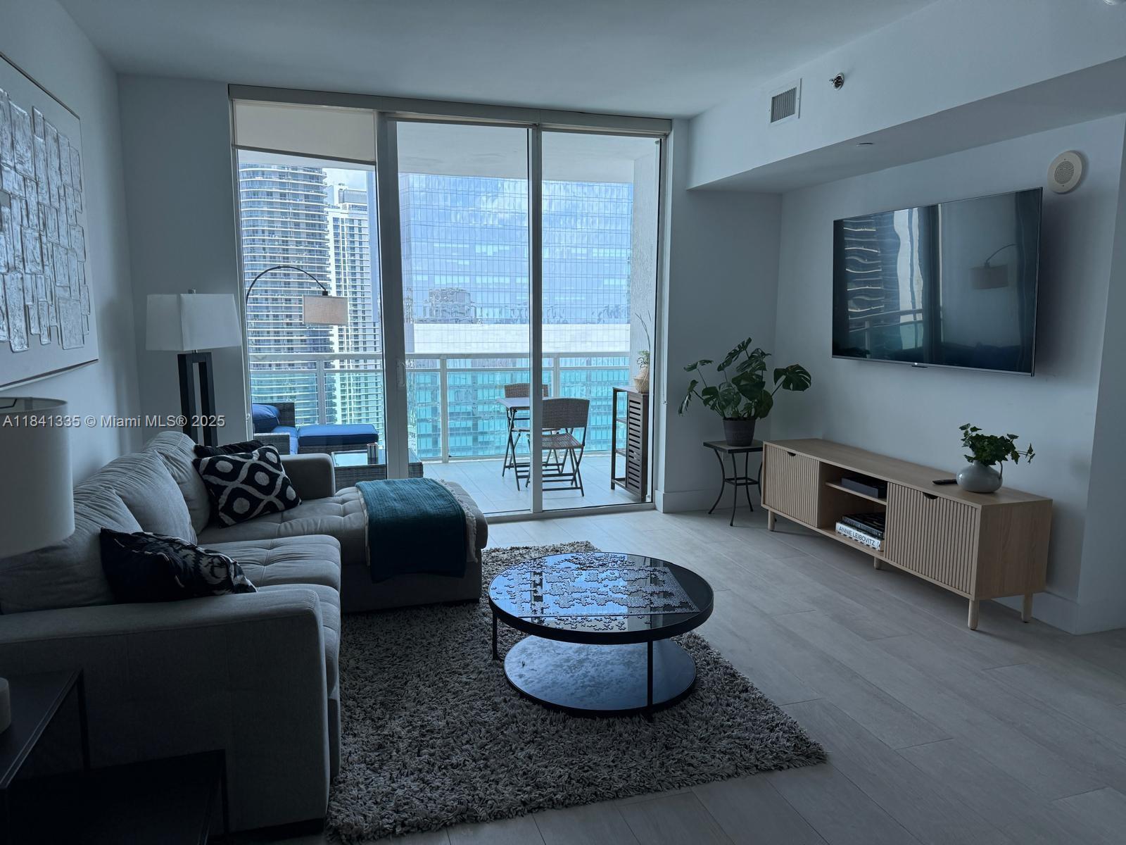 Property Photo:  950 Brickell Bay Dr 3500  FL 33131 