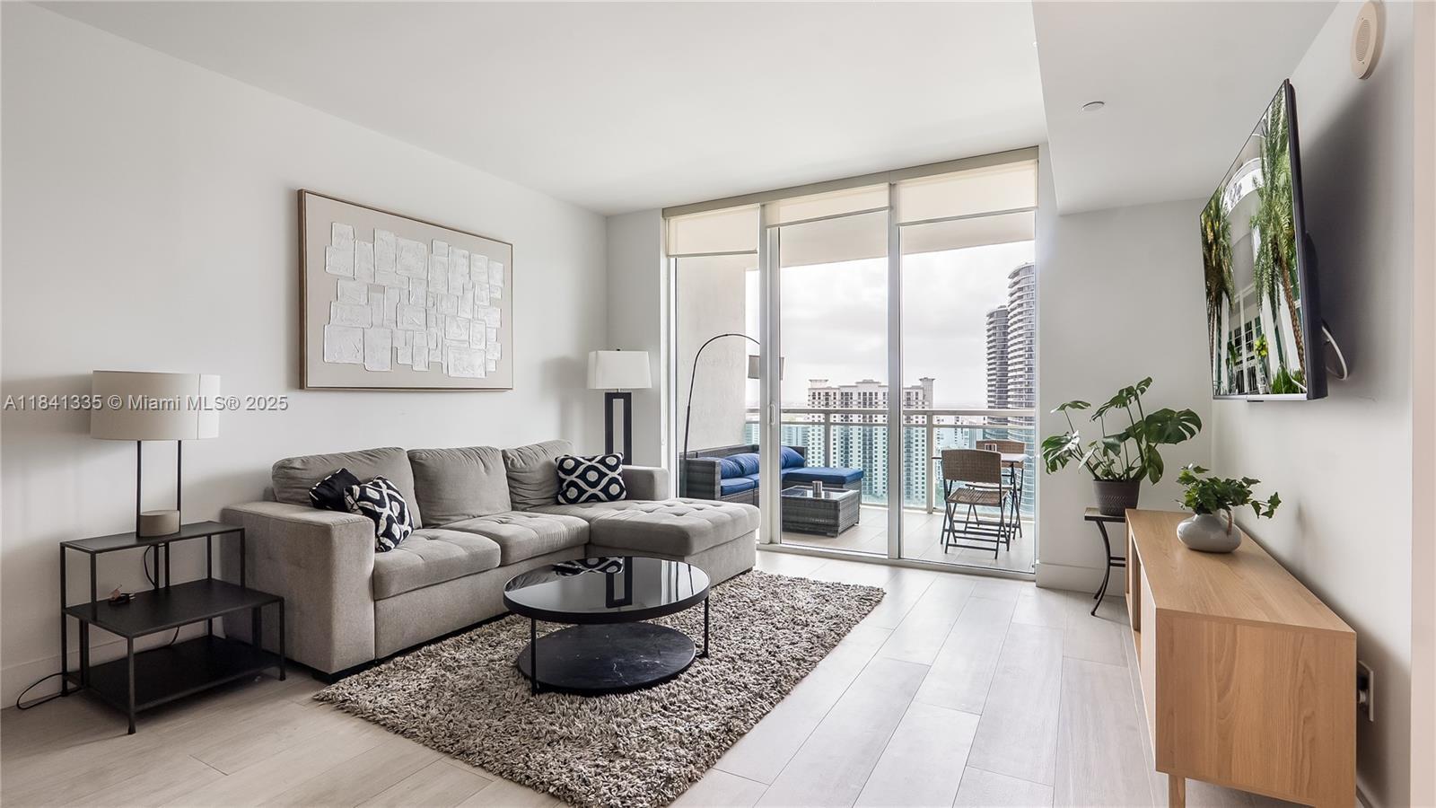 Property Photo: 950 Brickell Bay Dr 3500 FL 33131