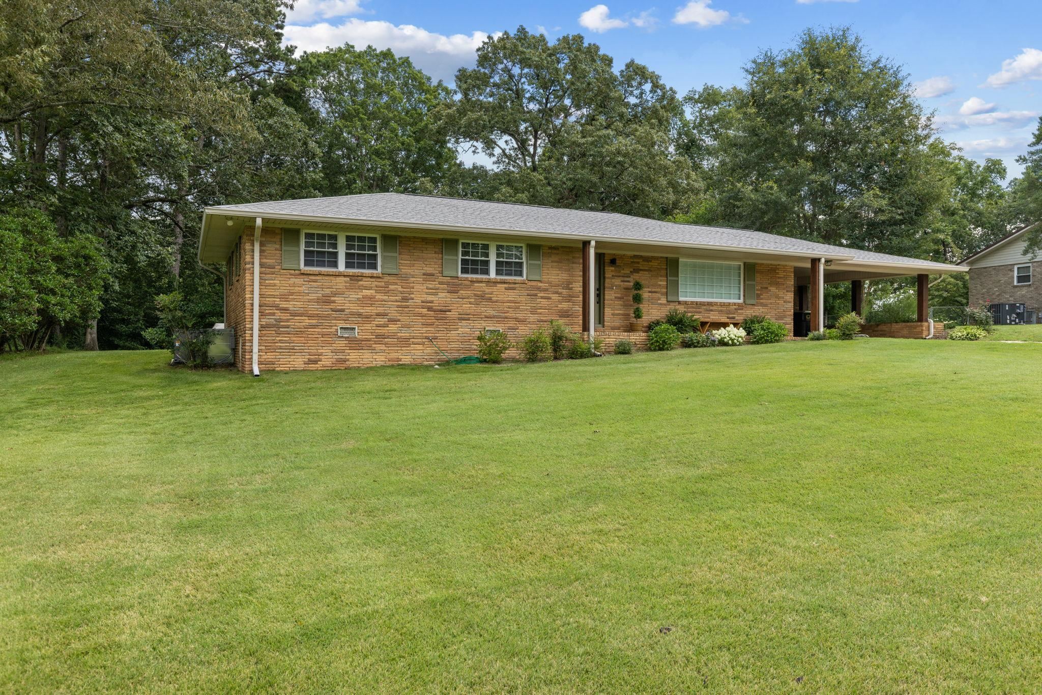Property Photo: 1020 Larkwood Dr AL 35055 - CULLMAN