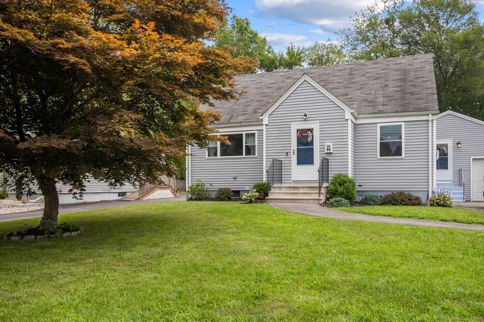 Property Photo:  86 Florence Street  CT 06111 