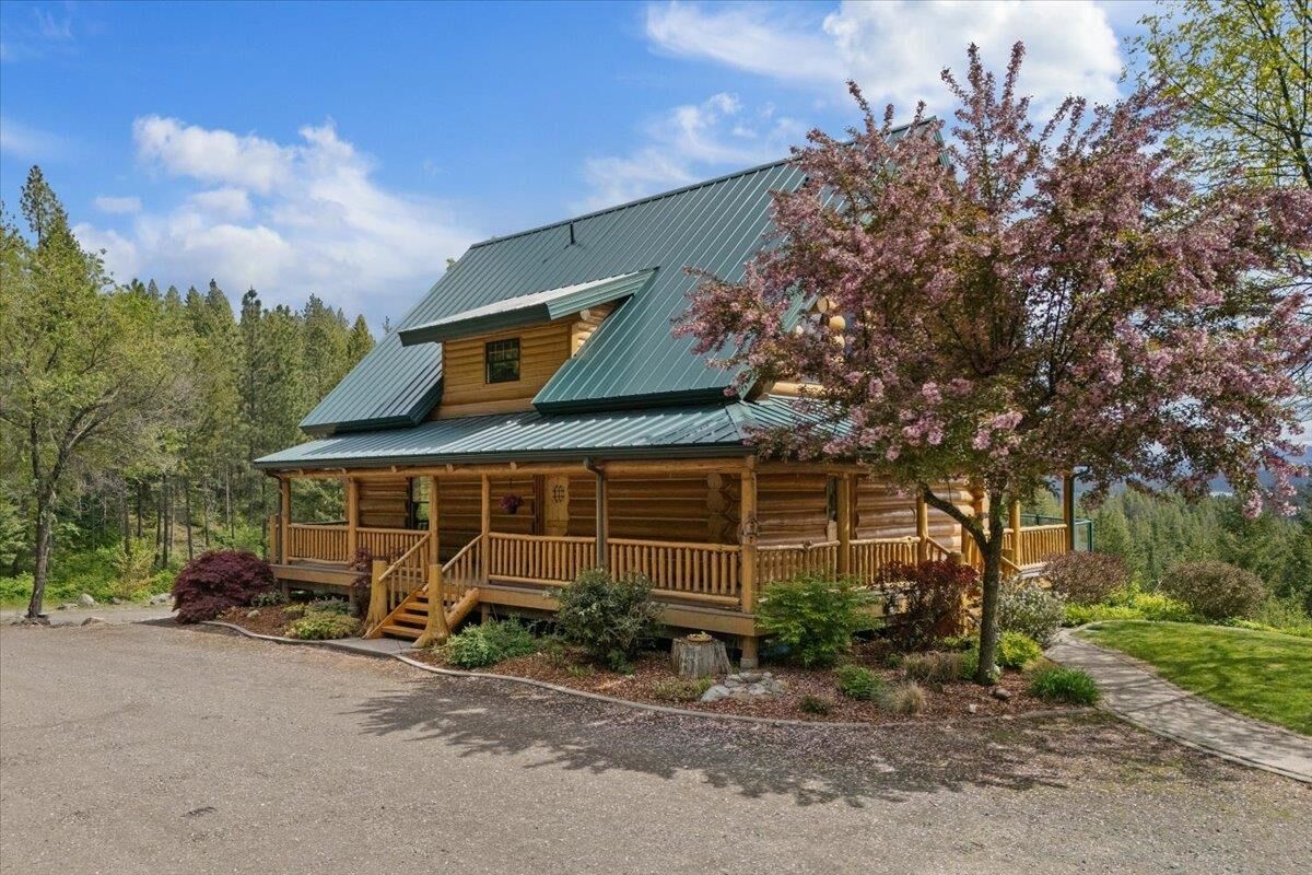 Property Photo:  18109 N Harvard Ln  WA 99025 