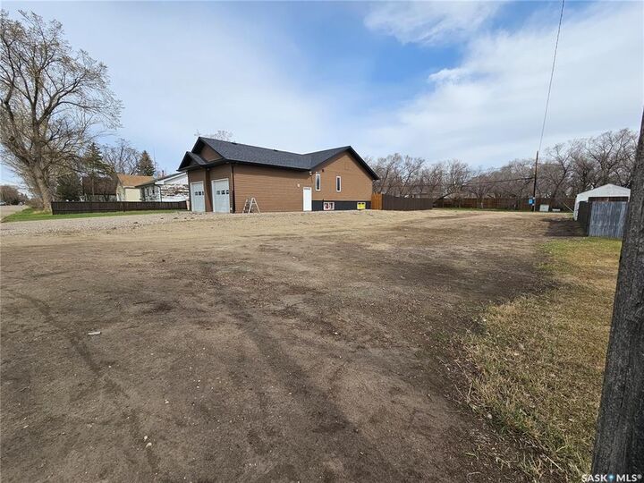 Property Photo:  549 5th Avenue E  SK S0K 4L0 