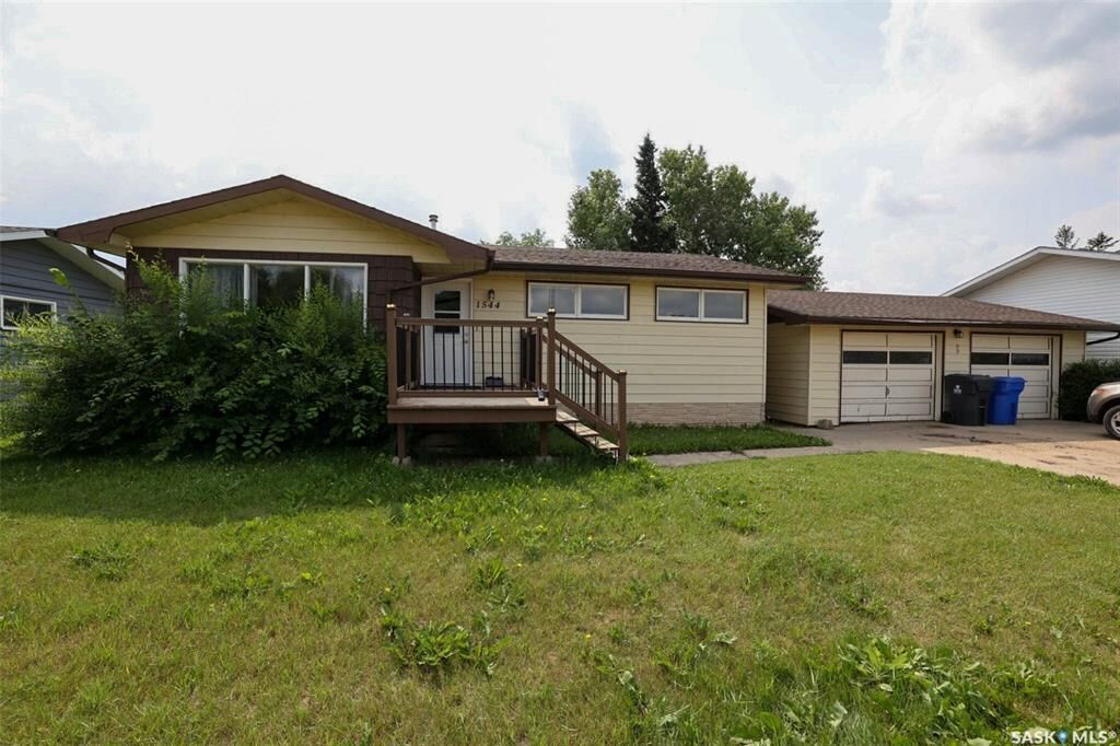 Property Photo: 1544 Frohlick Street SK S0G 2H0