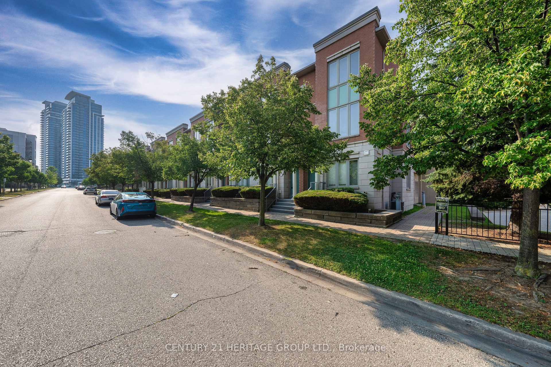 Property Photo:  82 Suncrest Boulevard  ON L3T 7Y1 