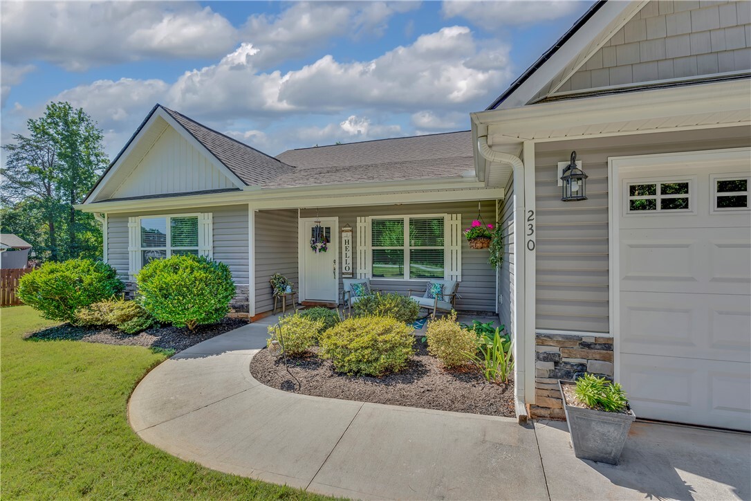 Property Photo: 230 W Mountain Creek Church Road SC 29609