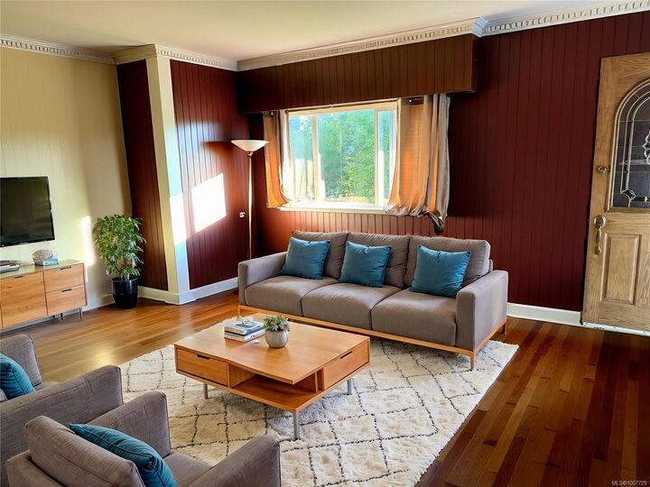 Property Photo:  764 Jasmine Ave  BC V8Z 2N9 