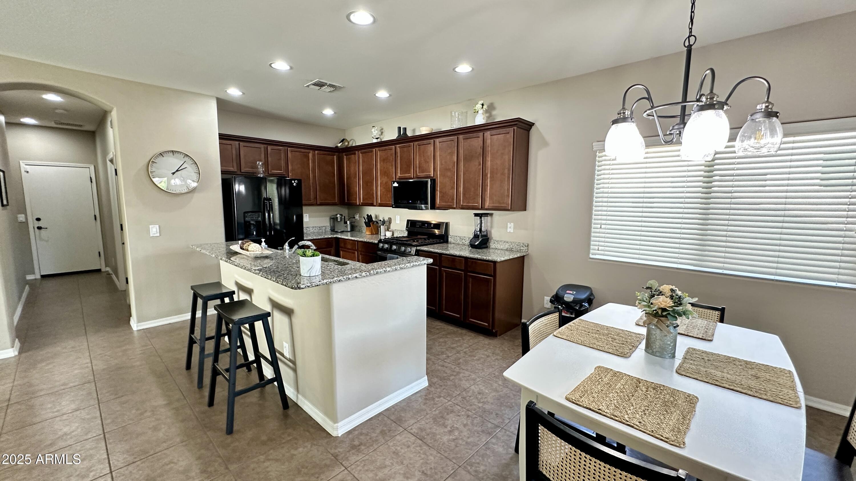 Property Photo: 953 W Witt Avenue AZ 85140