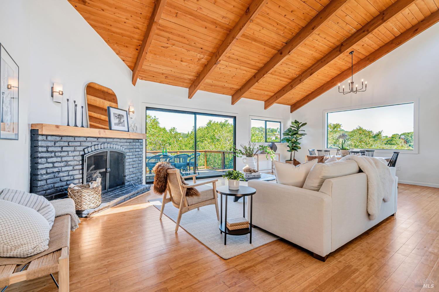Property Photo:  352 Laurel Avenue  CA 94945 