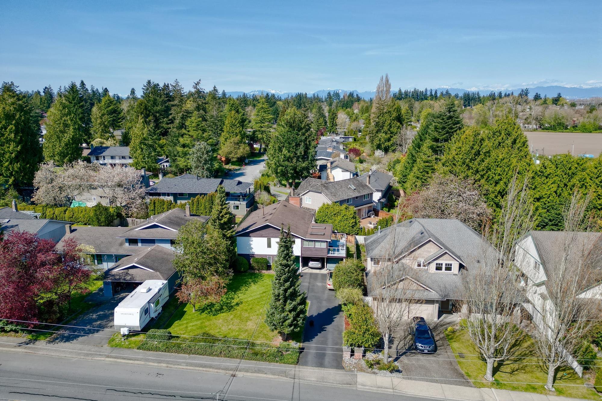 Property Photo: 5551 4 Avenue BC V4M 1H2